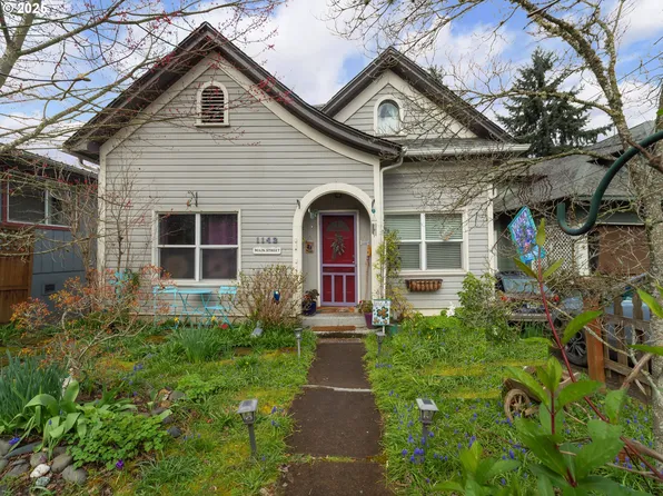 1142 SE Main St, Roseburg, OR 97470