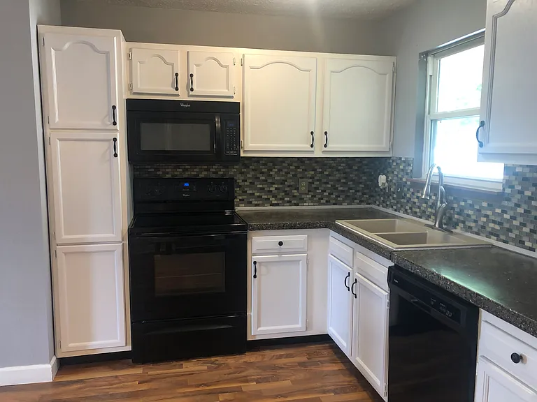 416 Atwood Dr — Photo 2