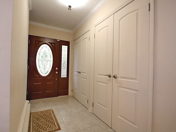 Tiled Entry w/ Coat Closet