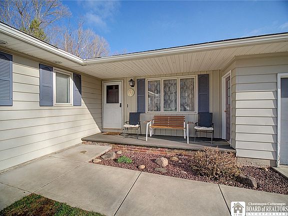 2nd image of 912 Hunt Rd