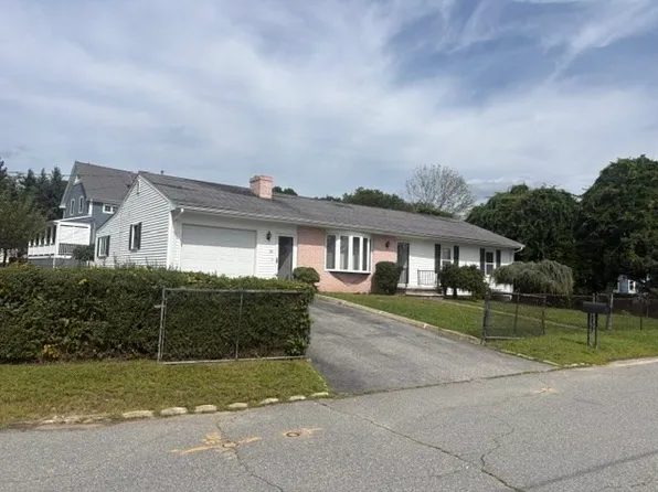 38 Hilton St, Somerset, MA 02725