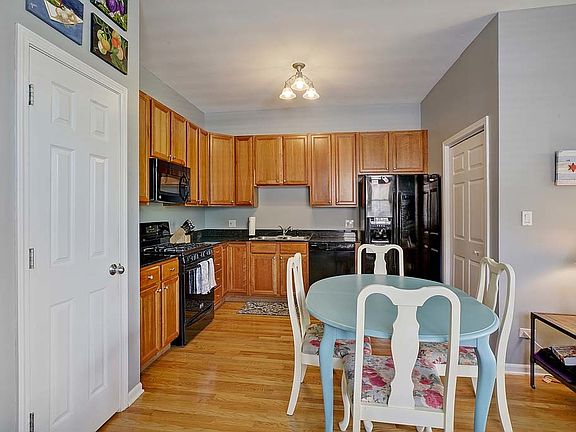5th image of 1421 N California Ave APT 3