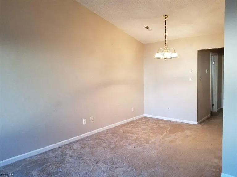 4694 Greenlaw Dr — Photo 16