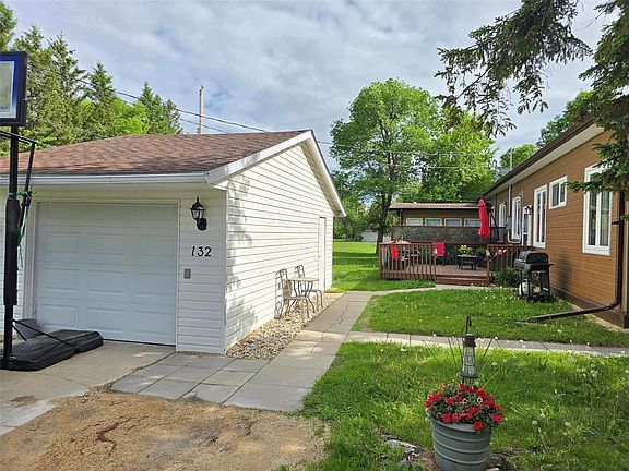 5th image of 132 Maple St