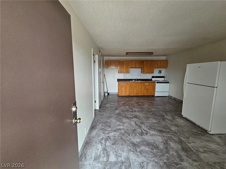 3712 Royal Crest St #6 — Photo 3