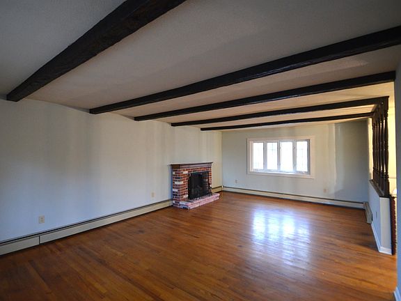 3rd image of 705 Crestview Dr