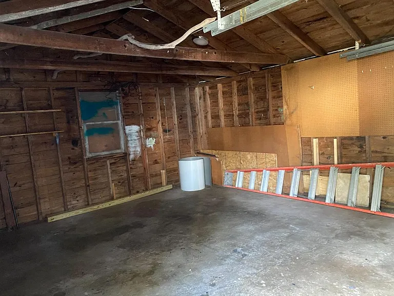 1537 Kingston Ave — Photo 18
