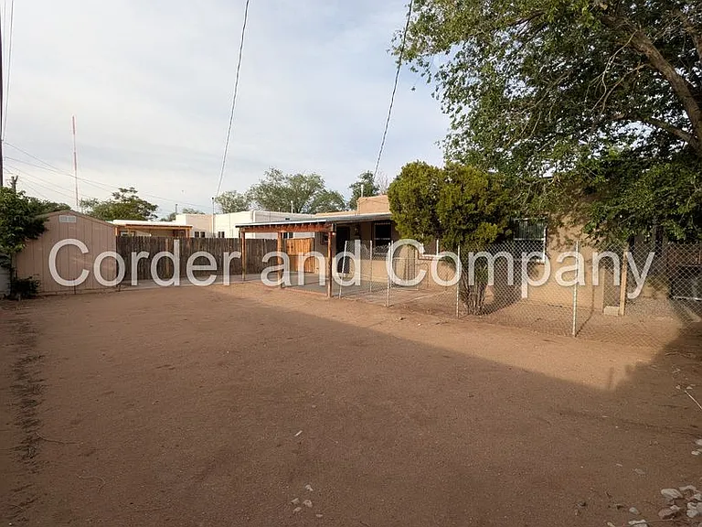 302 Valencia Dr NE — Photo 21