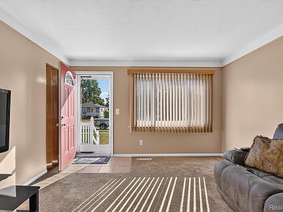 4th image of 4672 Edgewood St