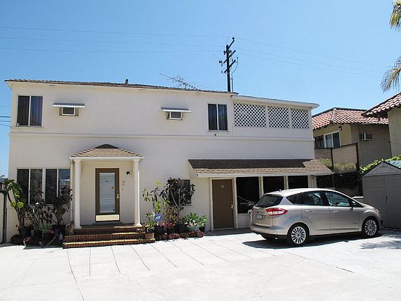 3rd image of 2134 Newport Blvd