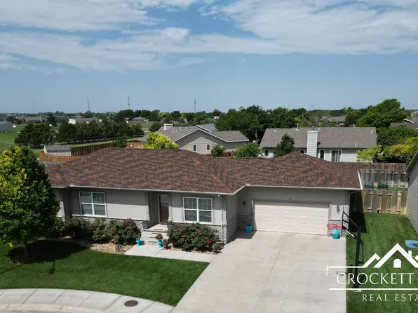 701 Cole Cir, Garden City, KS 67846