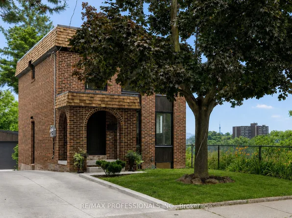 19 Arnold Ave, Toronto, ON M6N 4M8