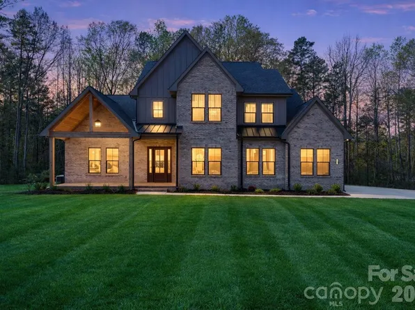 568 Longleaf Pine Ln, Clover, SC 29710