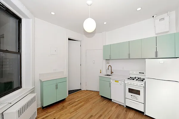 Rented by Aether Property Group | media 23