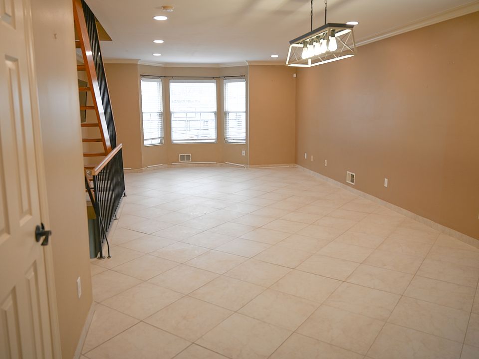 1st image of 20 Kermit Ave #1