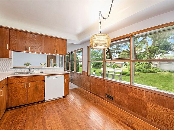 5th image of 30151 Westfield St