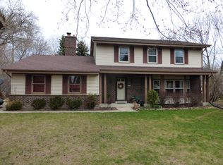 6540 N Hyacinth Ln, Glendale, WI 53217