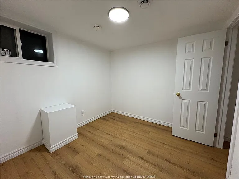 2148 Tecumseh Rd W #LOWER — Photo 4