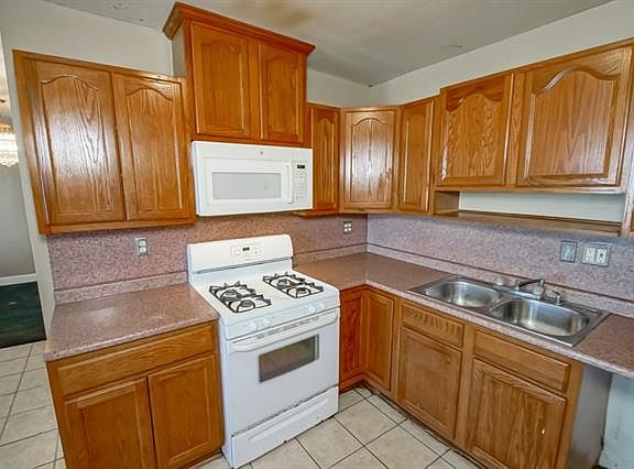 4th image of 3 Furman Cir
