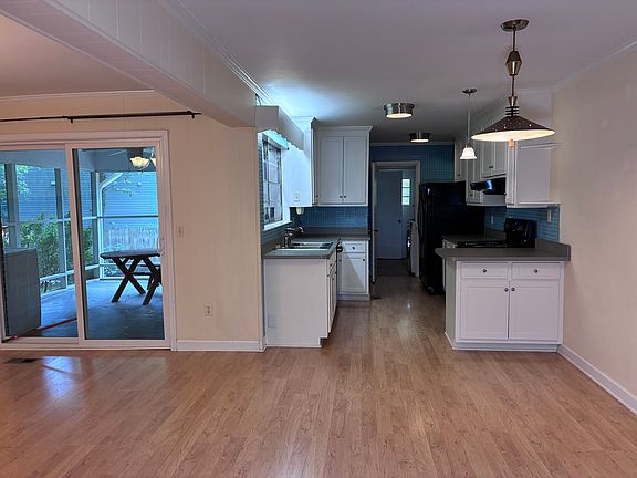 2nd image of 3649 Pine View Cir