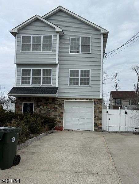 1st image of 133 7Th St