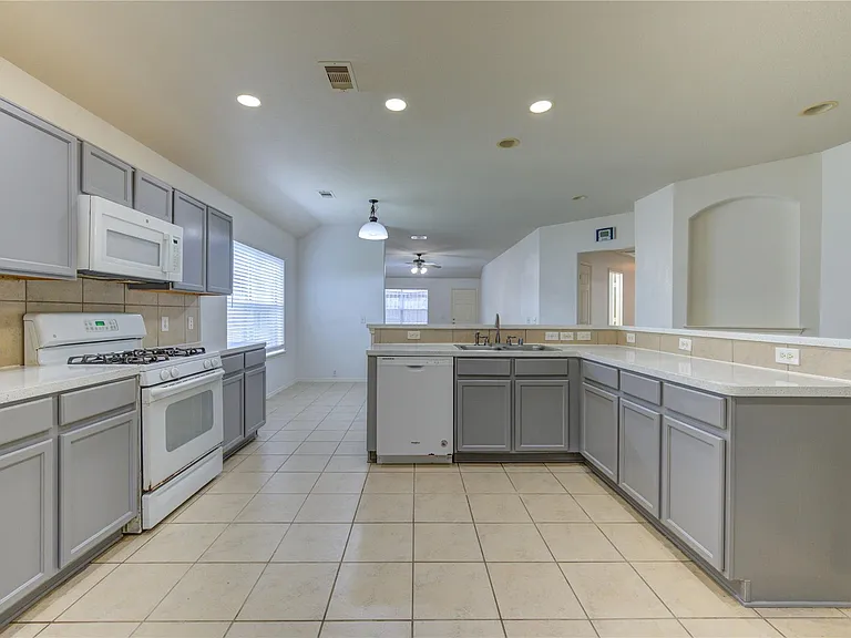 14027 Coveney Dr — Photo 9