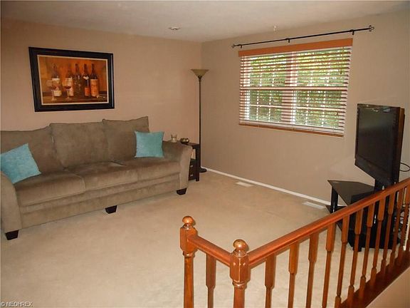 2nd image of 412 Hiwood Ave