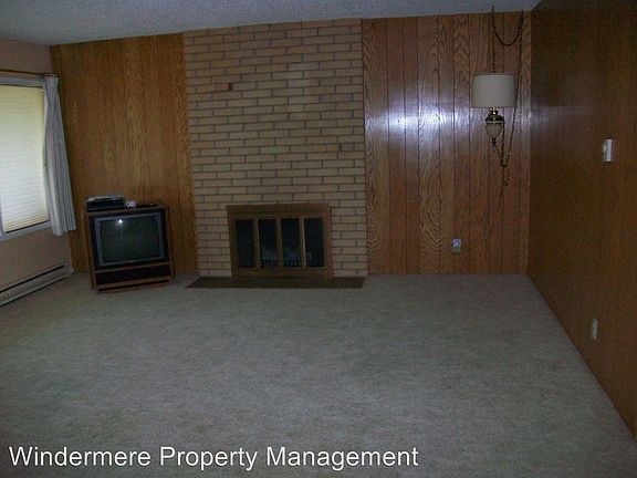 4th image of 1906 Fern Ave