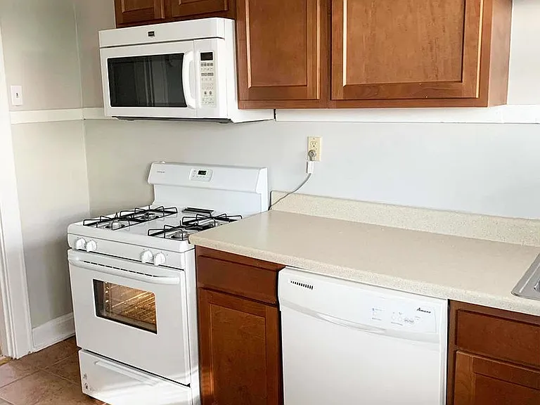 415-419-423 Probasco St — Photo 43