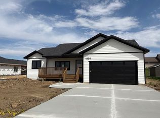 1505 E 10th St, Carroll, IA 51401