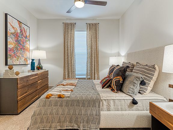 3rd image of 1400 Royal Crest Dr #528