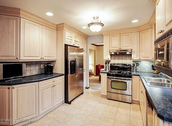 3rd image of 1331 Johnstone Dr