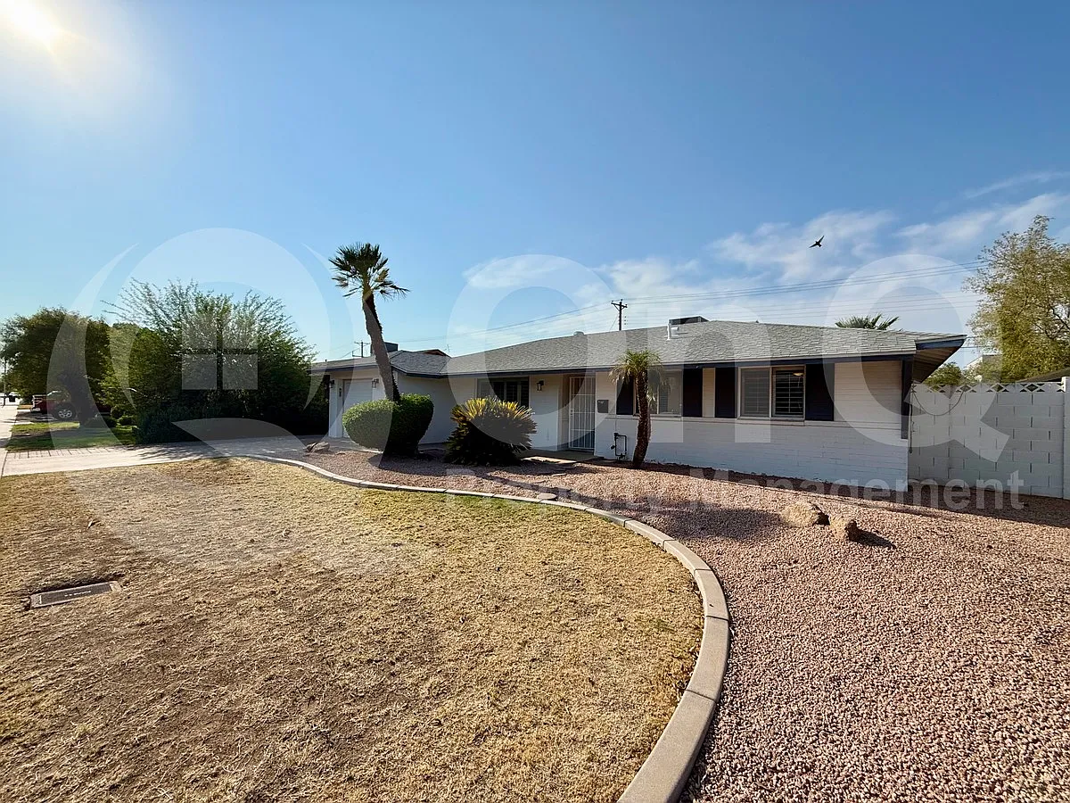 3 bed, 2.0 bath, 1426 sqft, $3,300 — Photo 2