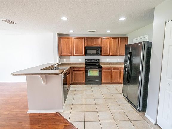 4th image of 2568 Hassonite St