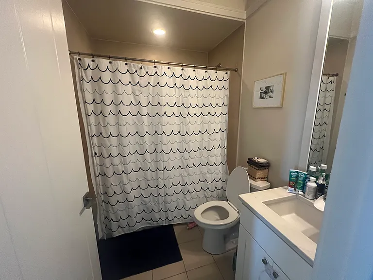 4421 N Clark St #303 — Photo 11