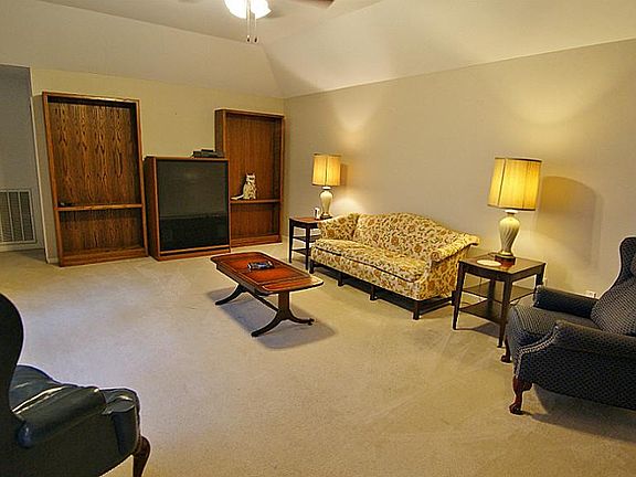5th image of 3940 Heathersage Dr