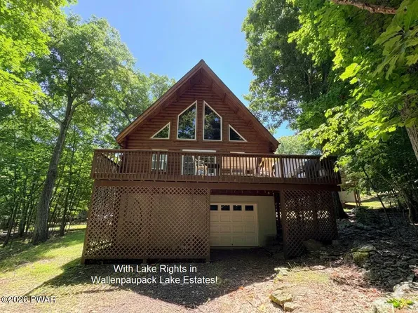 1045 Bear Trail Rd, Lake Ariel, PA 18436
