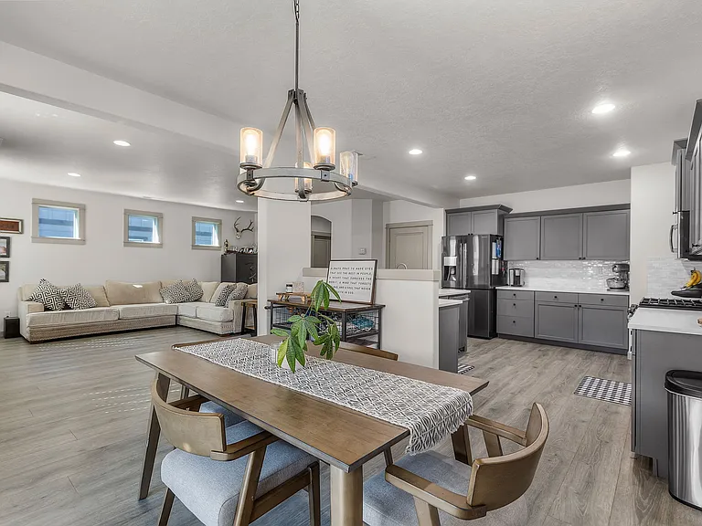 4476 SW Salmon Pl — Photo 12