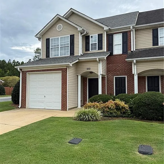 100 Eagle Glen Dr NE — Photo 1