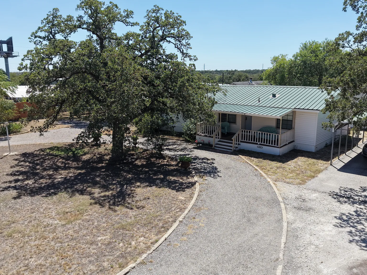 126 River Oaks Dr — Photo 2