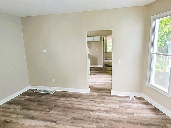 3rd image of 2230 E 90th St