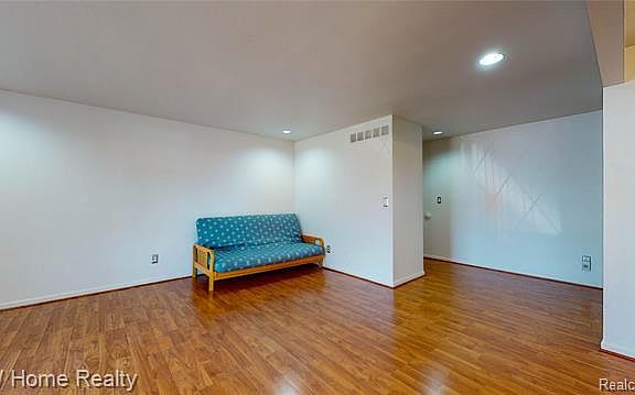 3rd image of 31061 Pointe Of Woods Dr #85