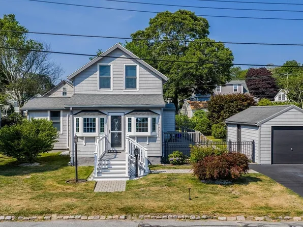 37 Grove St, Fairhaven, MA 02719