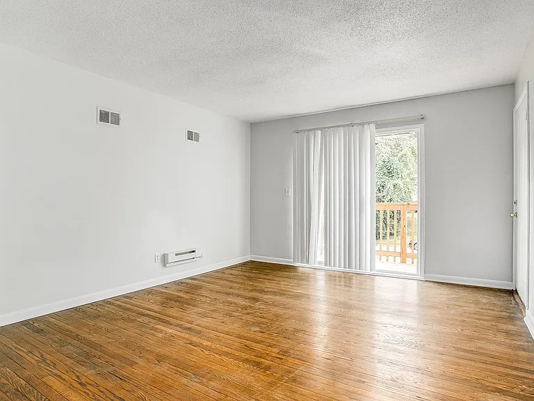 3604 E 61st St — Photo 38