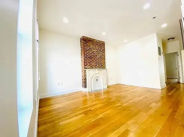 576 Marcy Avenue image 16 of 39