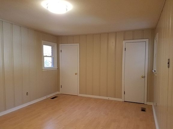 Master w/ bath and closet