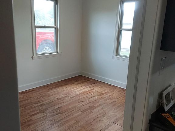 3rd image of 403 S Somerset St