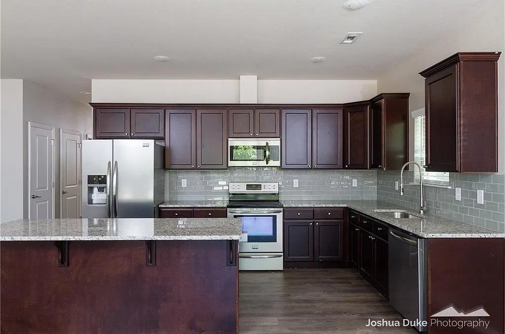 4 bed, 4.5 bath, 2100 sqft, $3,500 — Photo 2