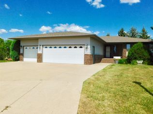 2404 11th Ave NW, Minot, ND 58703