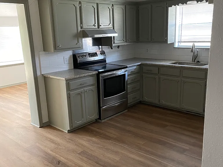 1322 Columbia Cir — Photo 2